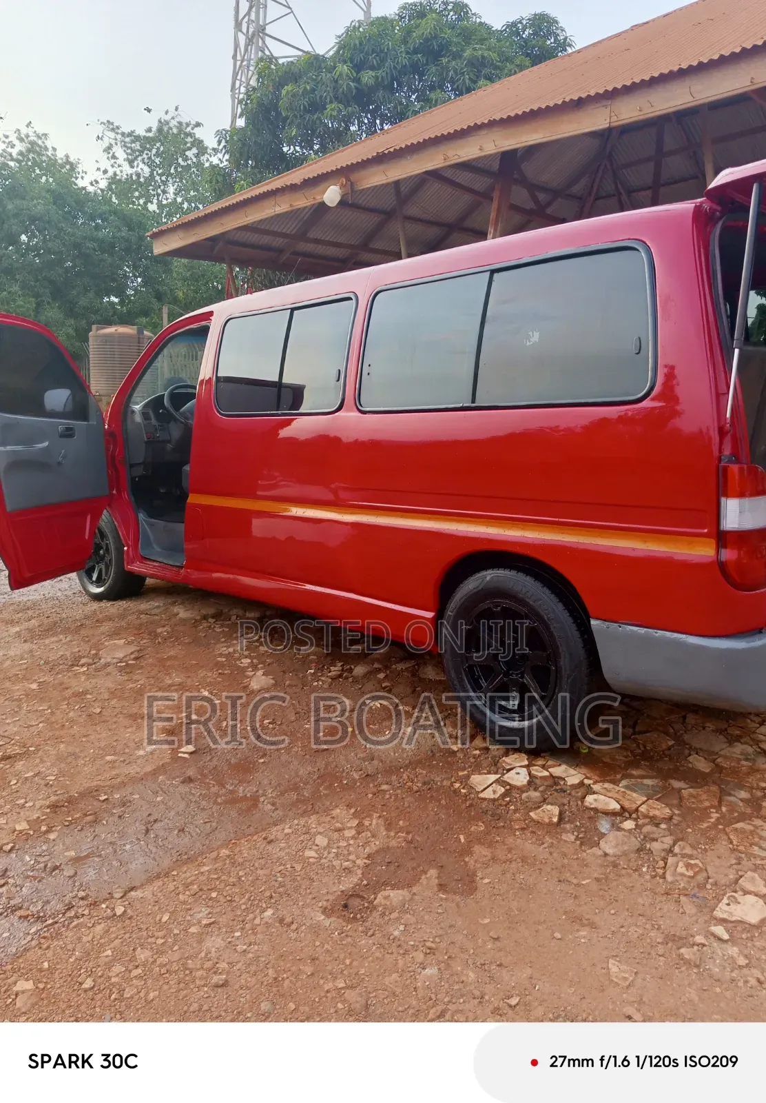 Toyota HiAce 2001 Red