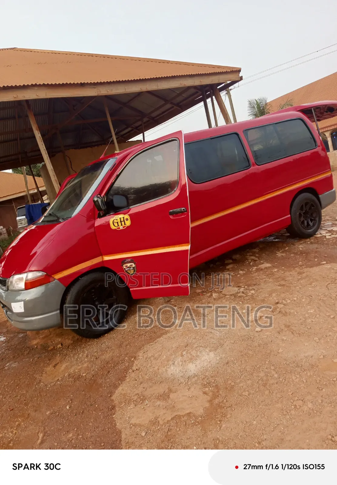 Toyota HiAce 2001 Red