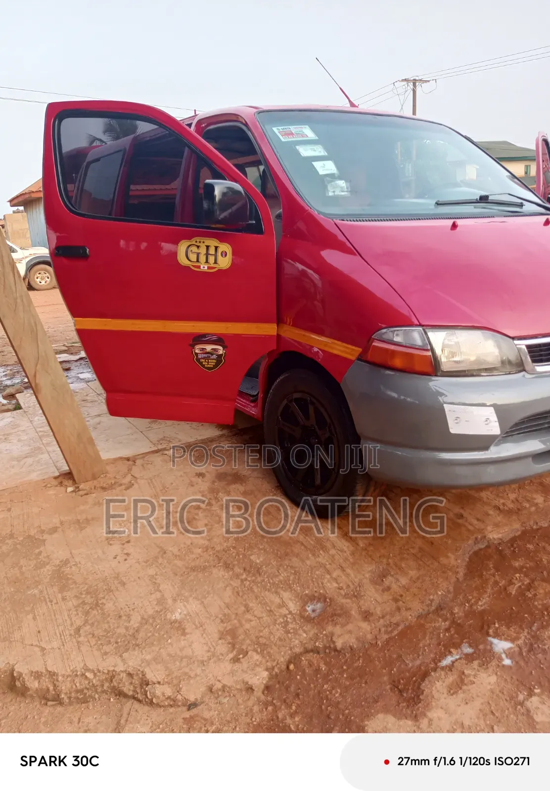 Toyota HiAce 2001 Red