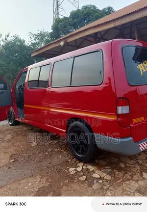 Toyota HiAce 2001 Red