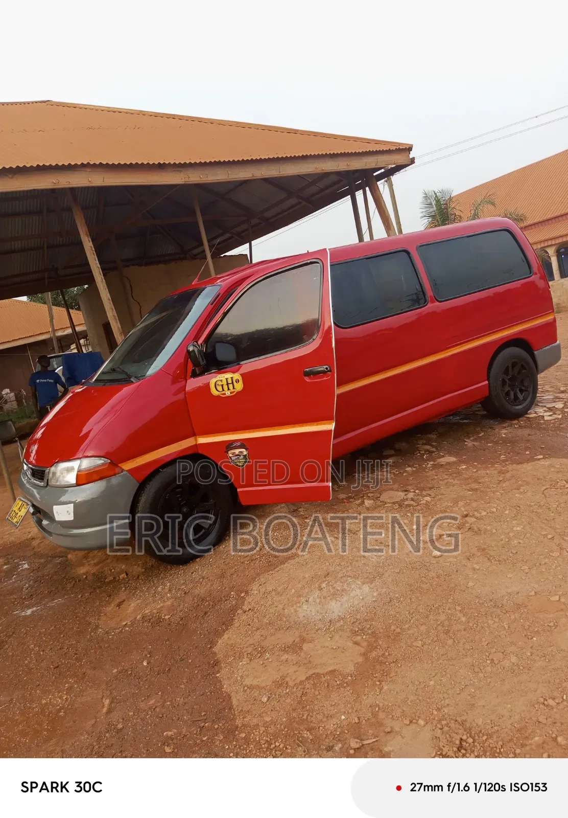 Toyota HiAce 2001 Red