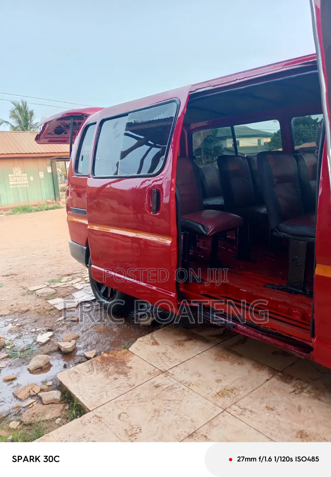 Toyota HiAce 2001 Red