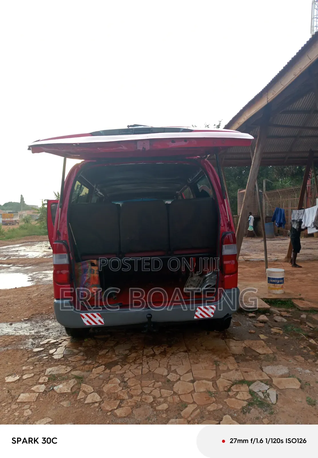 Toyota HiAce 2001 Red