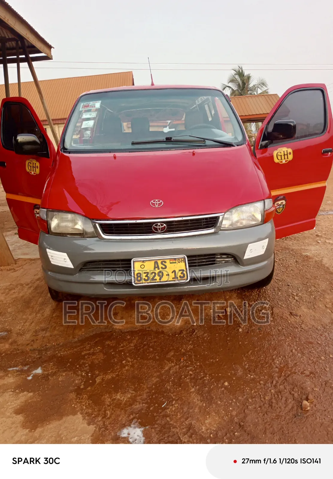 Toyota HiAce 2001 Red