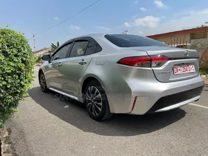 Toyota Corolla LE 2022 Silver