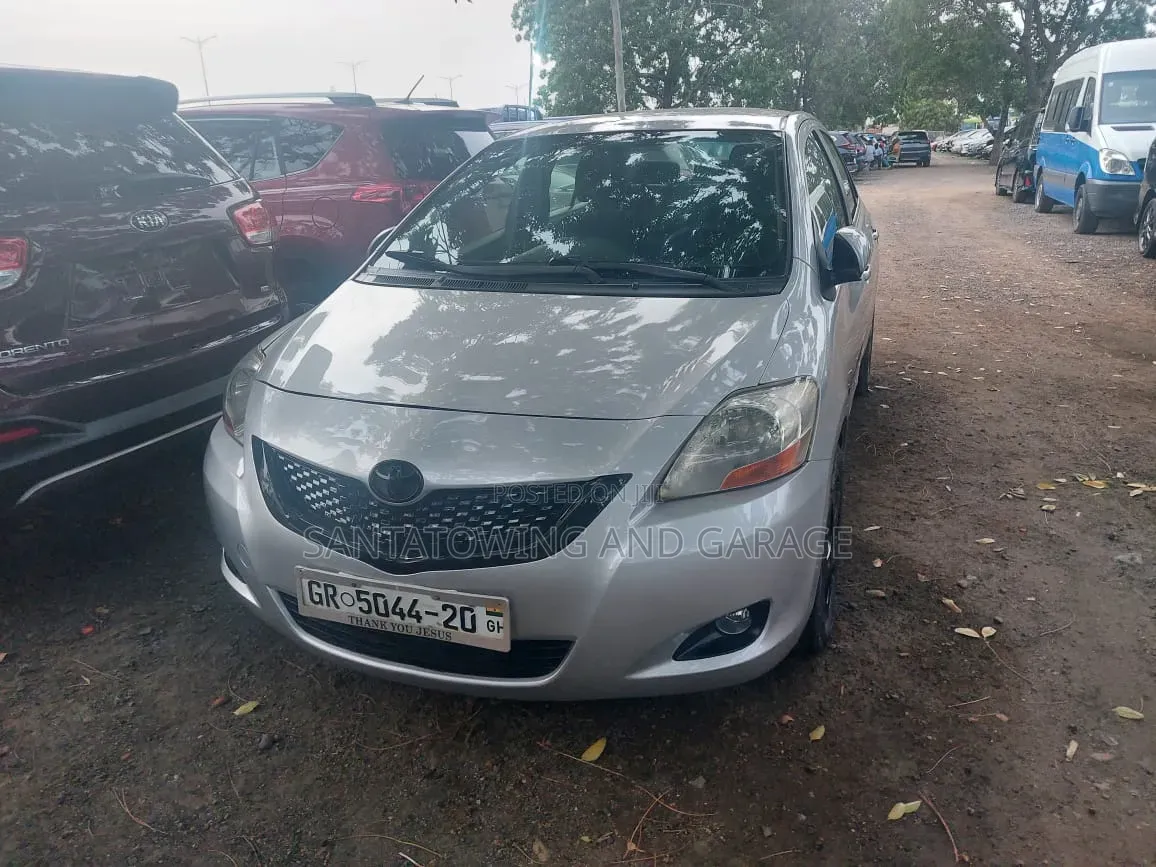 Toyota Yaris 2012 Silver