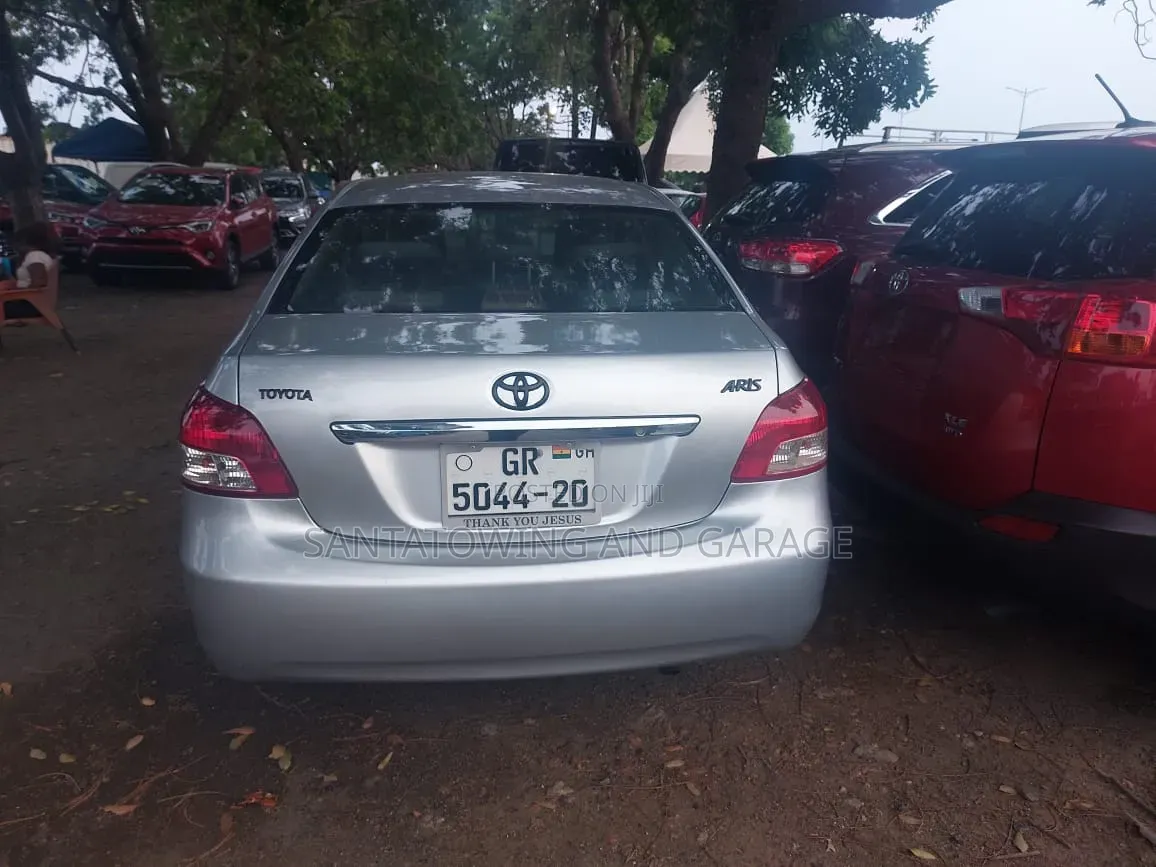 Toyota Yaris 2012 Silver
