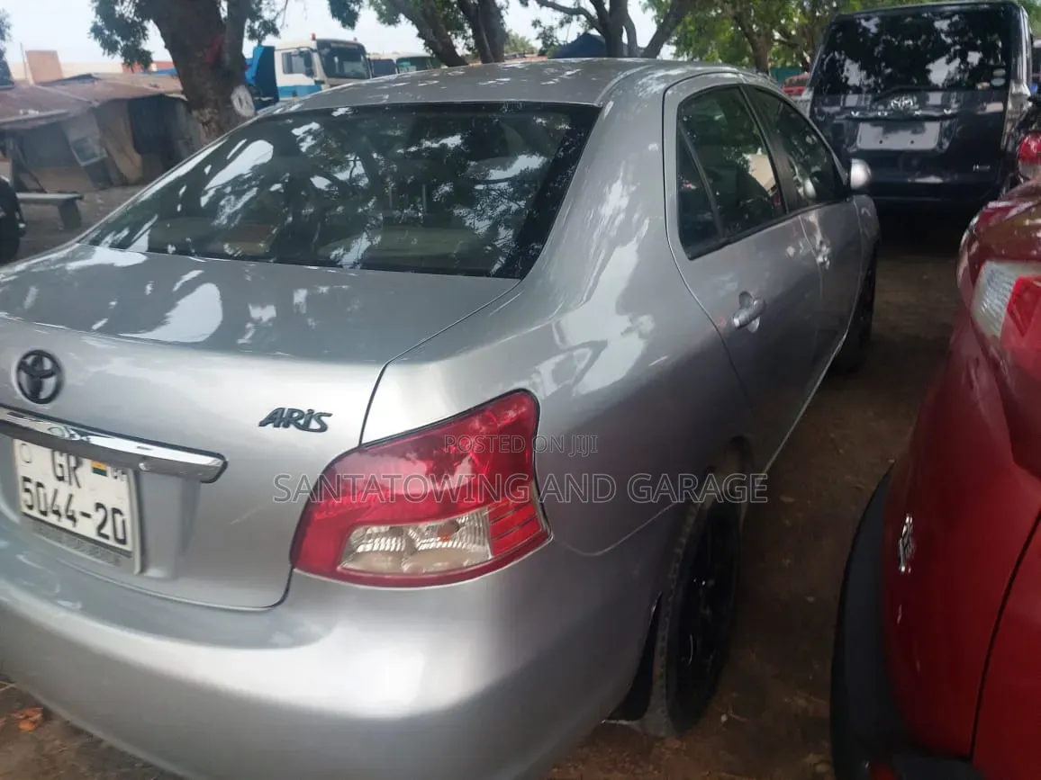 Toyota Yaris 2012 Silver