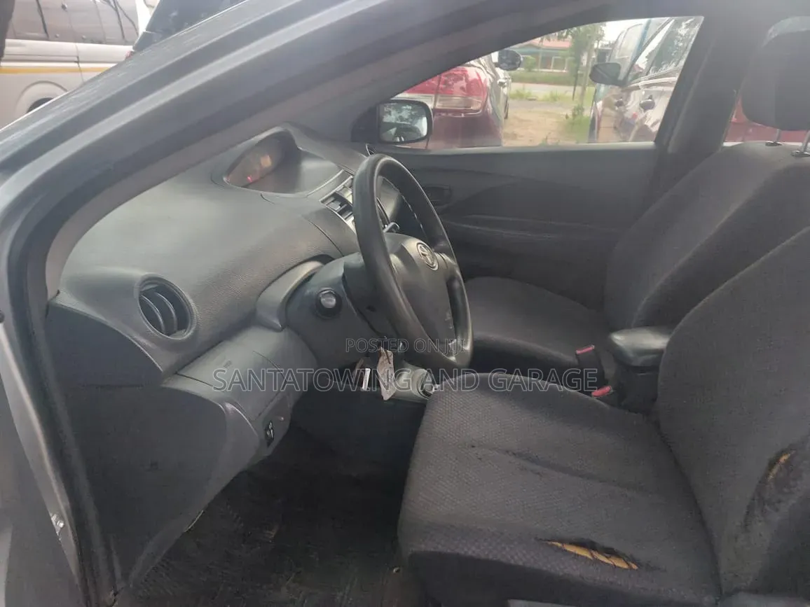 Toyota Yaris 2012 Silver