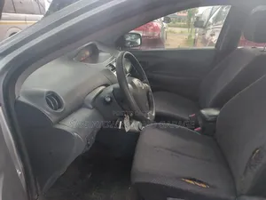 Toyota Yaris 2012 Silver