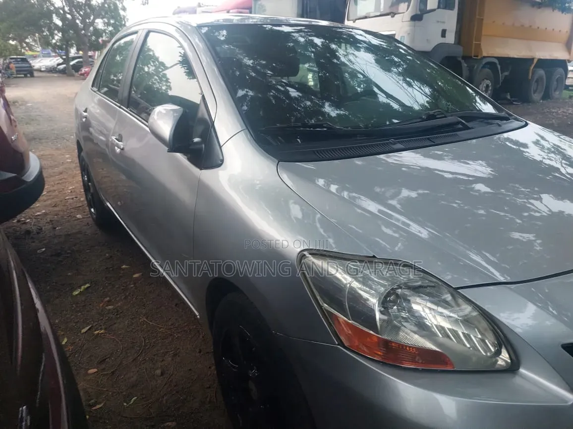 Toyota Yaris 2012 Silver