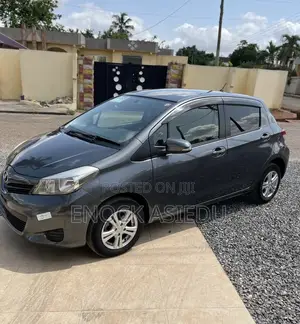 Toyota Vitz 1.3 FWD 3dr 2013 Gray