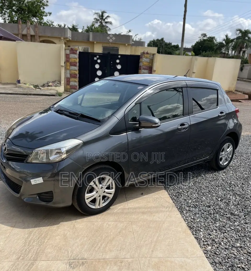 Toyota Vitz 1.3 FWD 3dr 2013 Gray