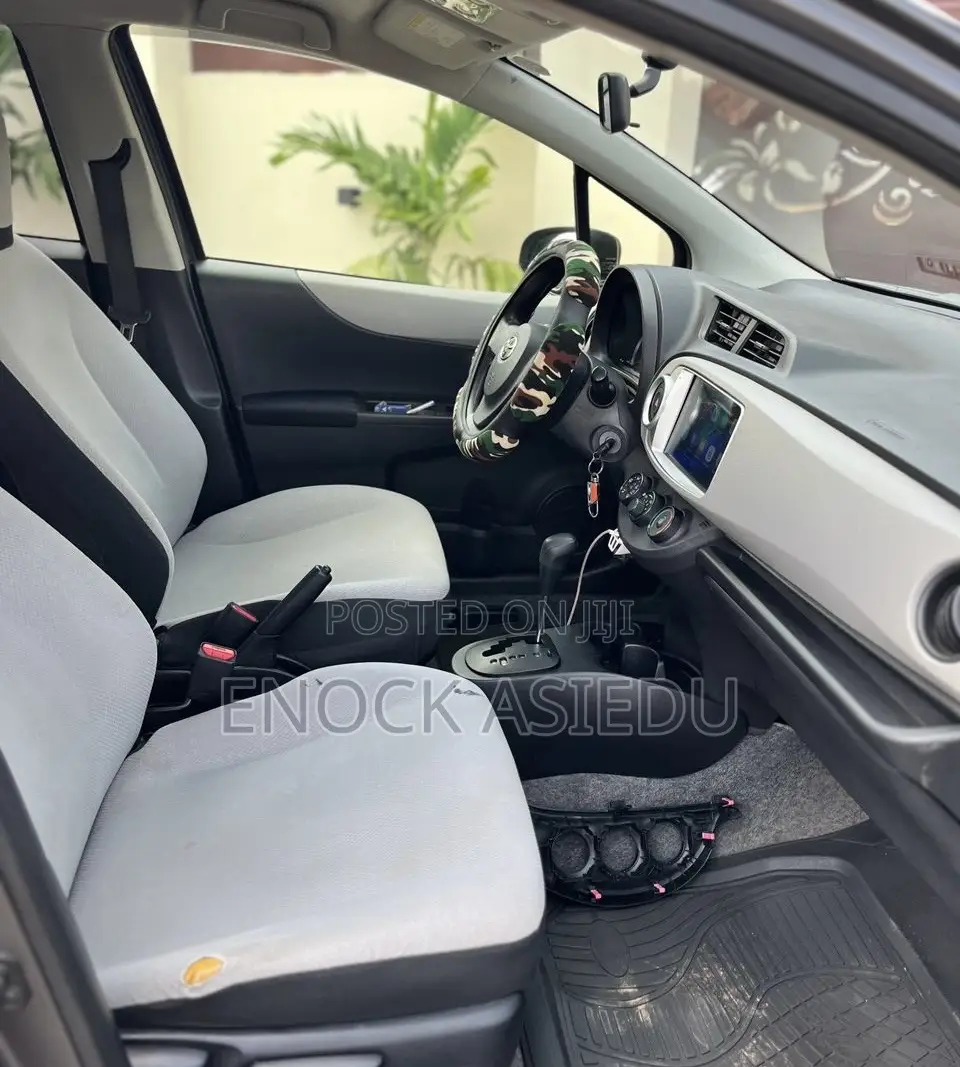 Toyota Vitz 1.3 FWD 3dr 2013 Gray