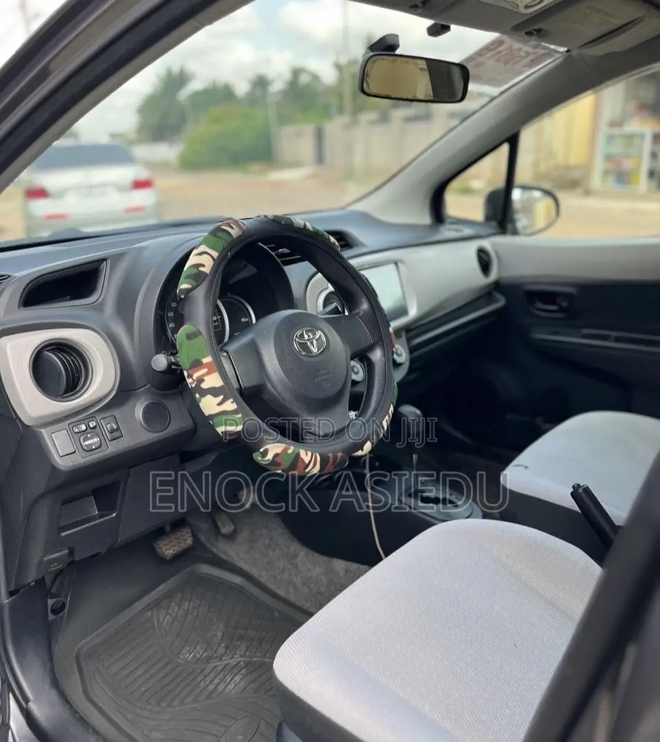 Toyota Vitz 1.3 FWD 3dr 2013 Gray