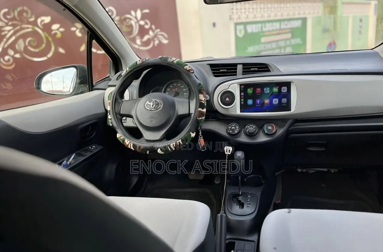 Toyota Vitz 1.3 FWD 3dr 2013 Gray