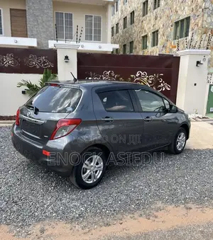 Toyota Vitz 1.3 FWD 3dr 2013 Gray