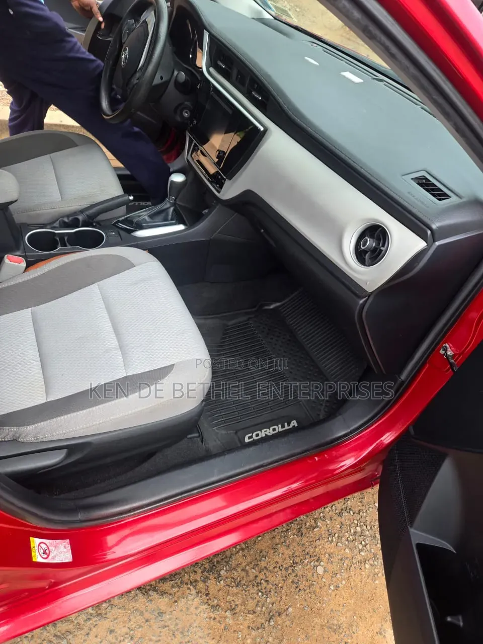 Toyota Corolla LE (1.8L 4cyl 2A) 2019 Red
