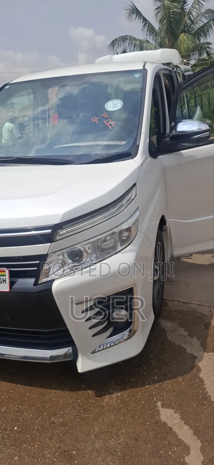 Toyota Voxy 2015 White