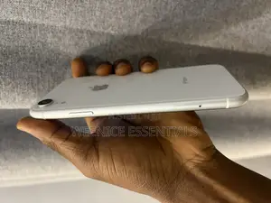 Apple iPhone XR 64 GB White