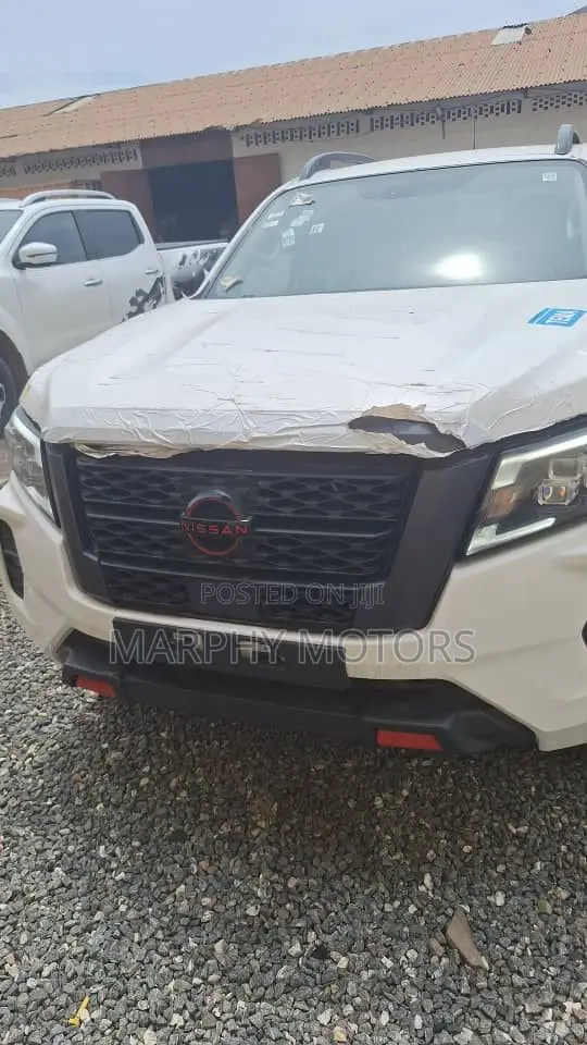 New Nissan Navara 2025 White
