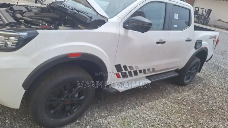 New Nissan Navara 2025 White
