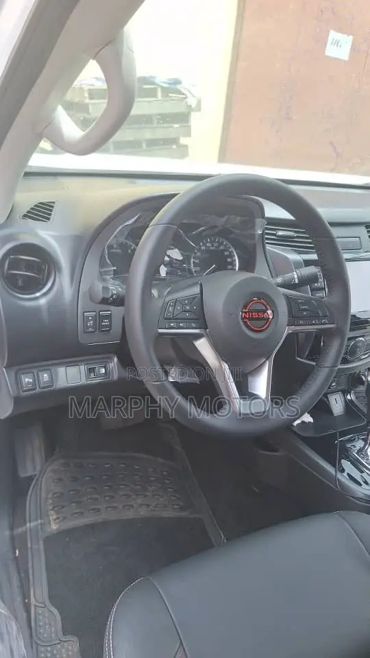 New Nissan Navara 2025 White