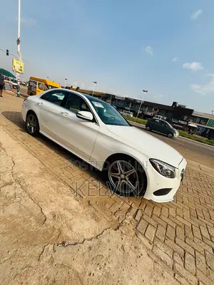 Mercedes-Benz C300 Luxury Sedan RWD (2.0L 4cyl 7A) 2017 White