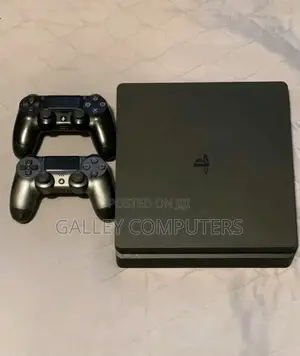 Play Station 4 Slim