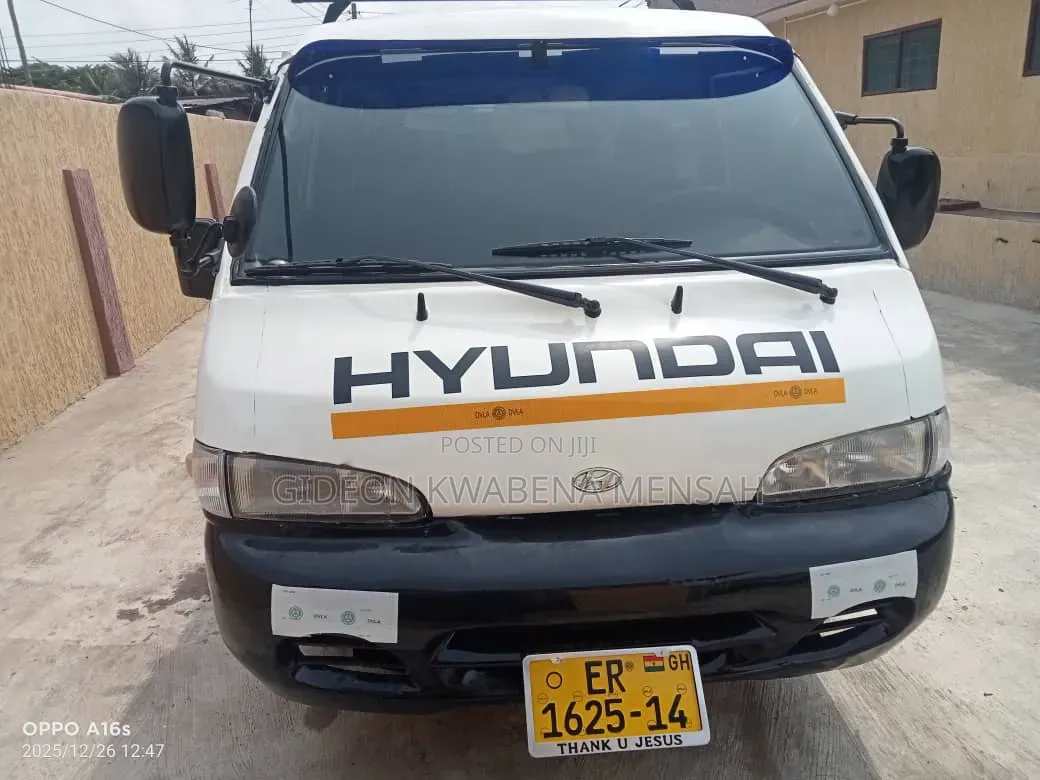 Hyundai H-100 2004 White