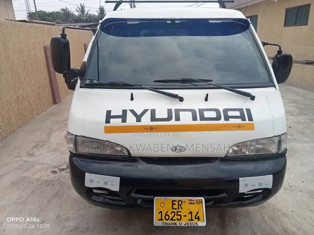 Hyundai H-100 2004 White