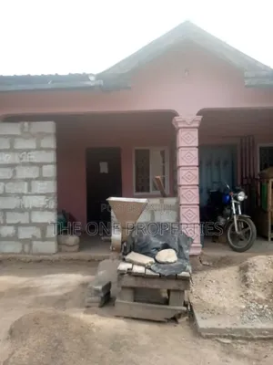 3bdrm House in Adjen Kotoku, Amasaman for sale