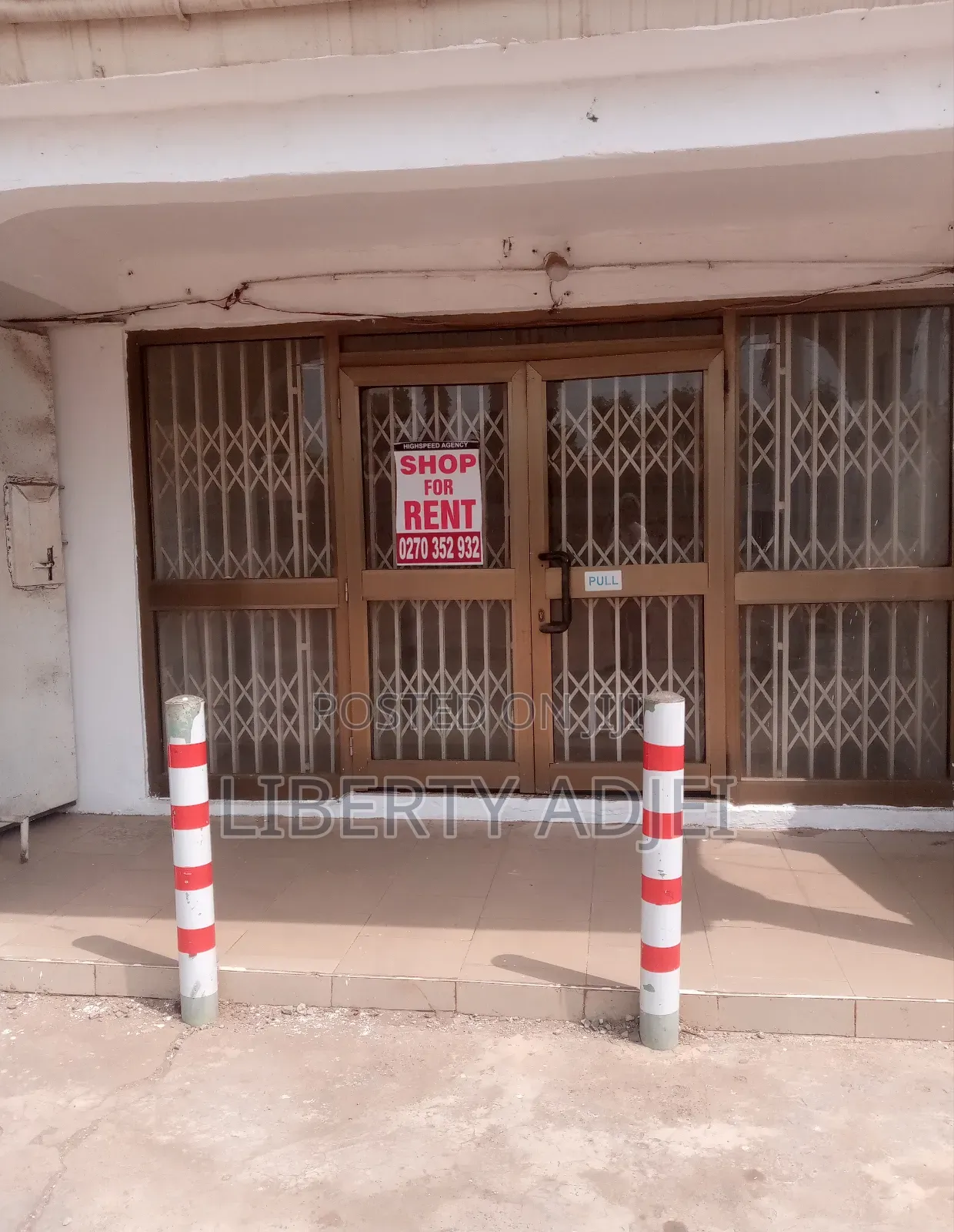 Nice Spacious Roadside Shop With Washroom at Nungua - Barriet