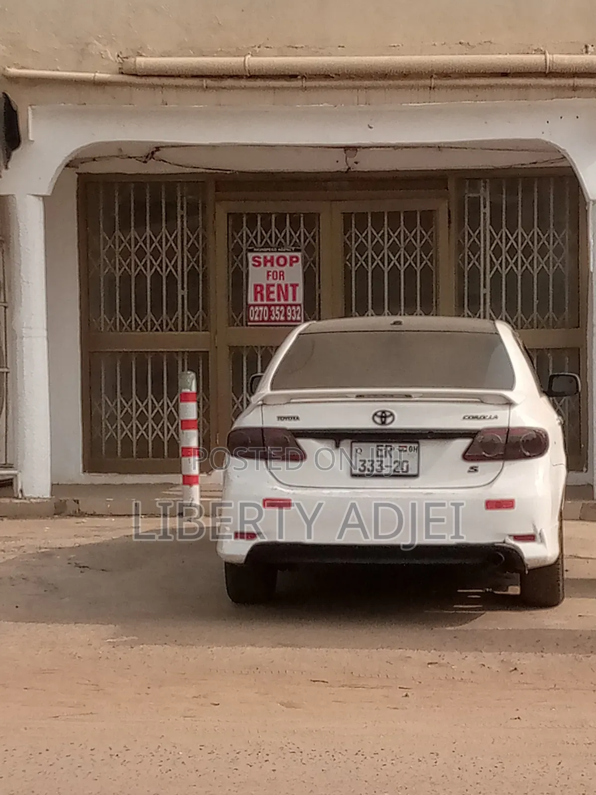 Nice Spacious Roadside Shop With Washroom at Nungua - Barriet