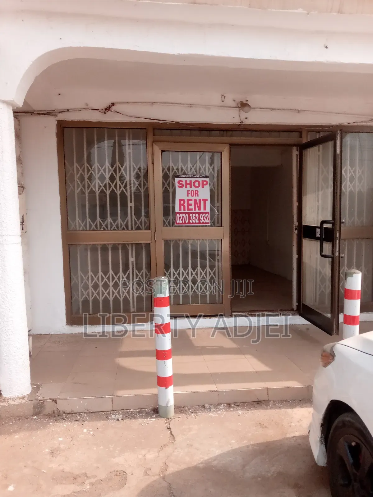 Nice Spacious Roadside Shop With Washroom at Nungua - Barriet