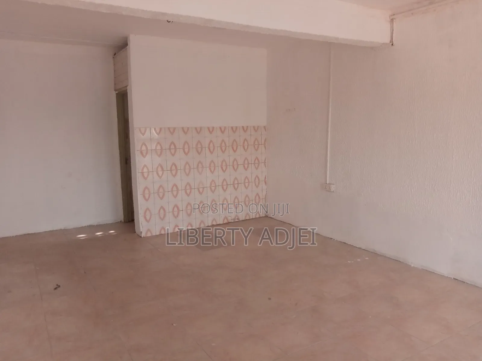 Nice Spacious Roadside Shop With Washroom at Nungua - Barriet