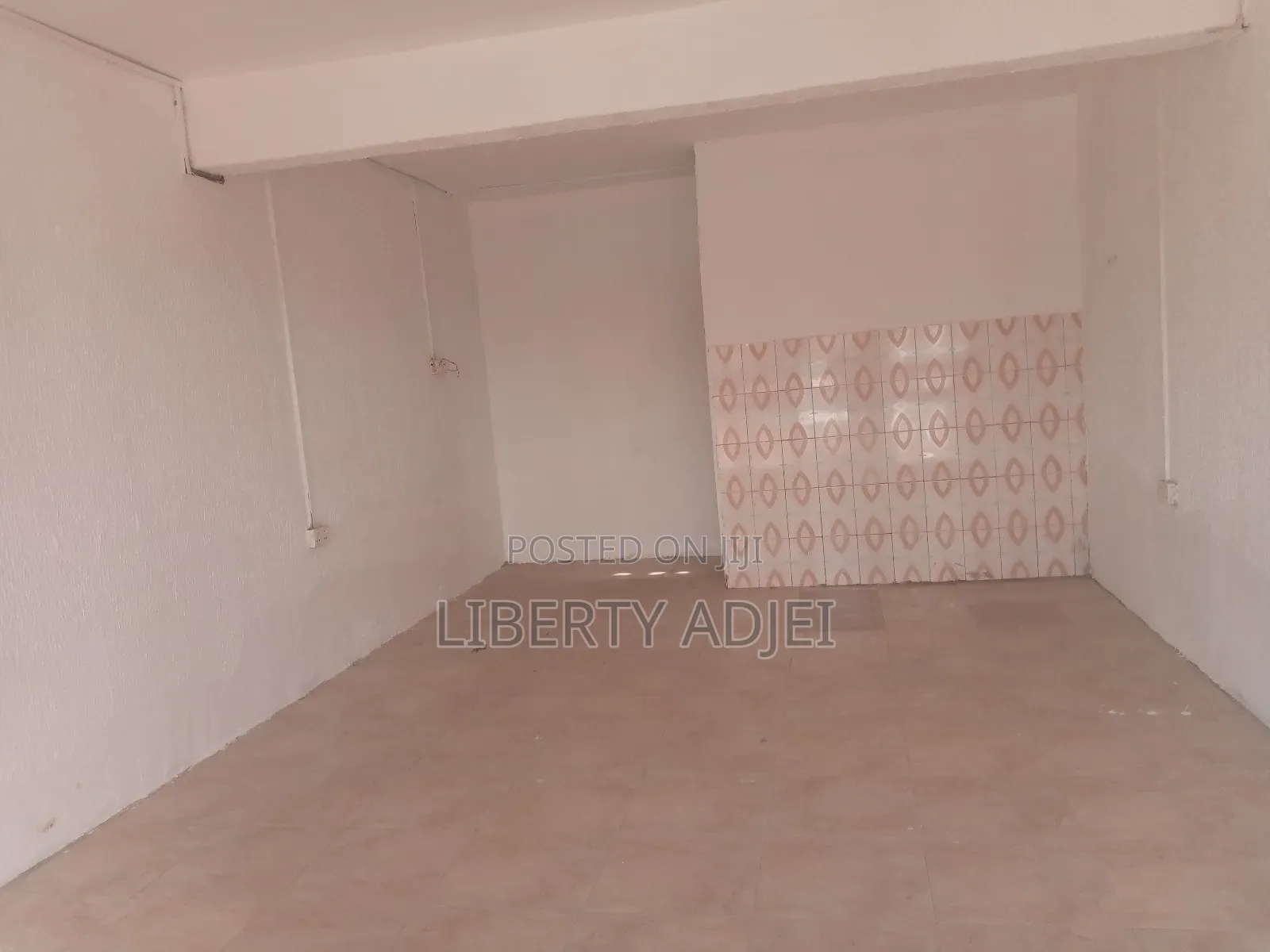 Nice Spacious Roadside Shop With Washroom at Nungua - Barriet