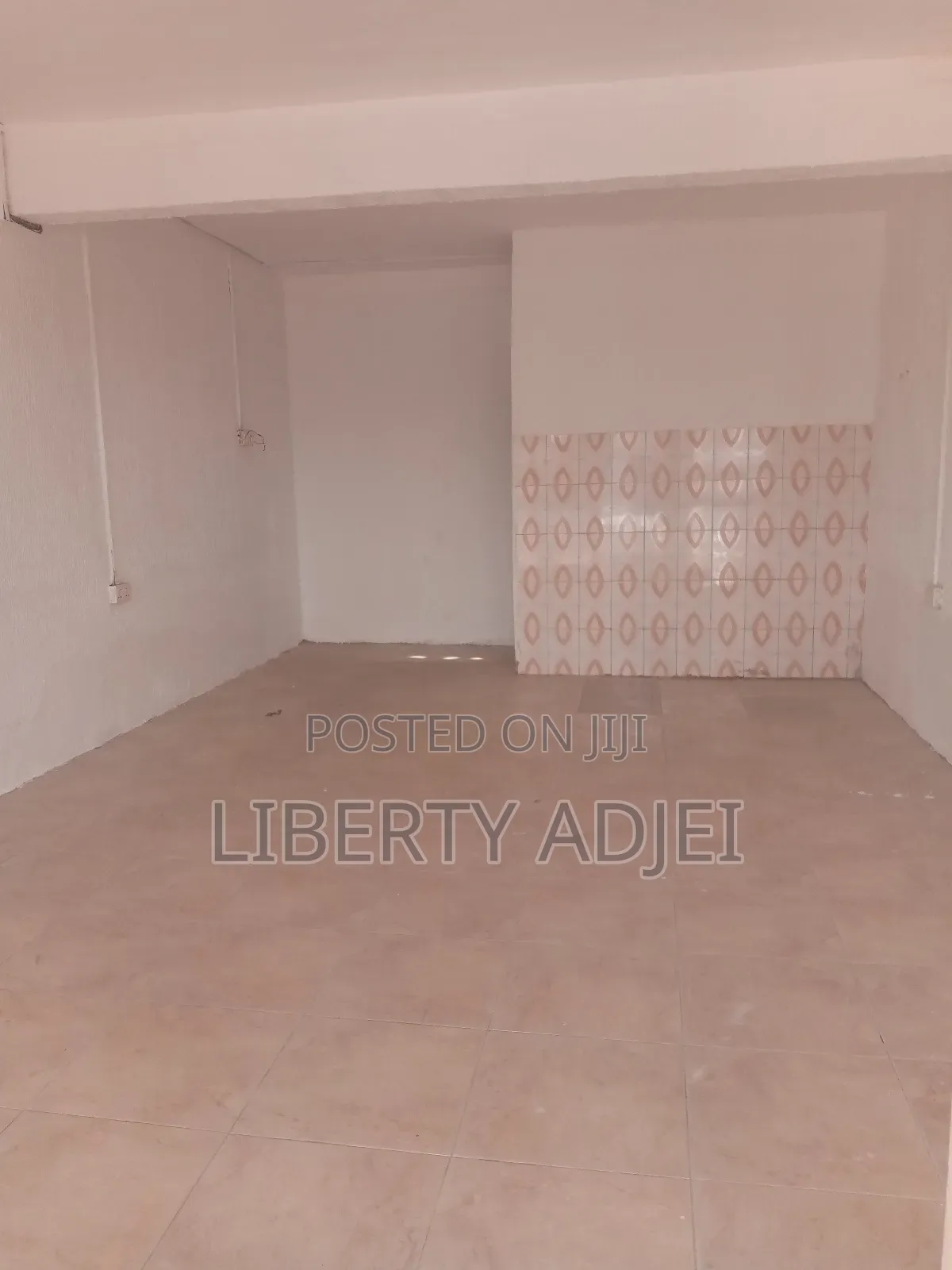 Nice Spacious Roadside Shop With Washroom at Nungua - Barriet