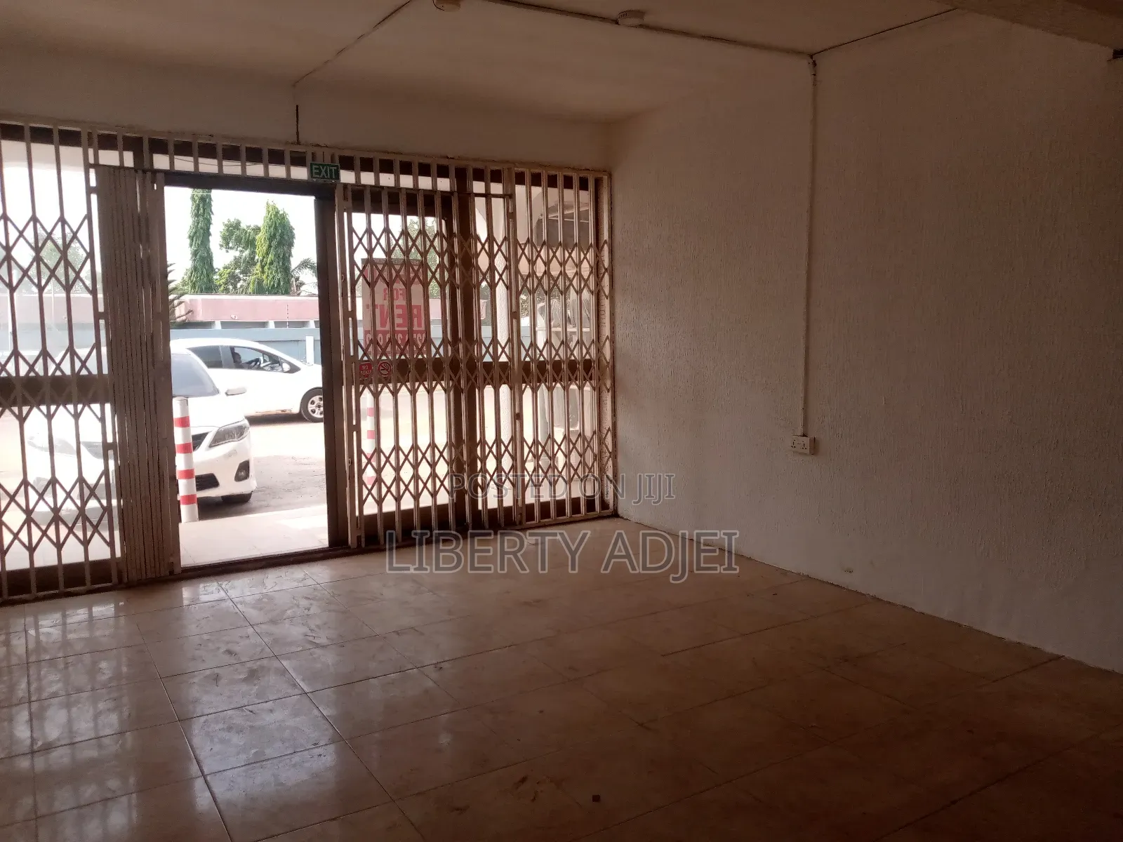 Nice Spacious Roadside Shop With Washroom at Nungua - Barriet
