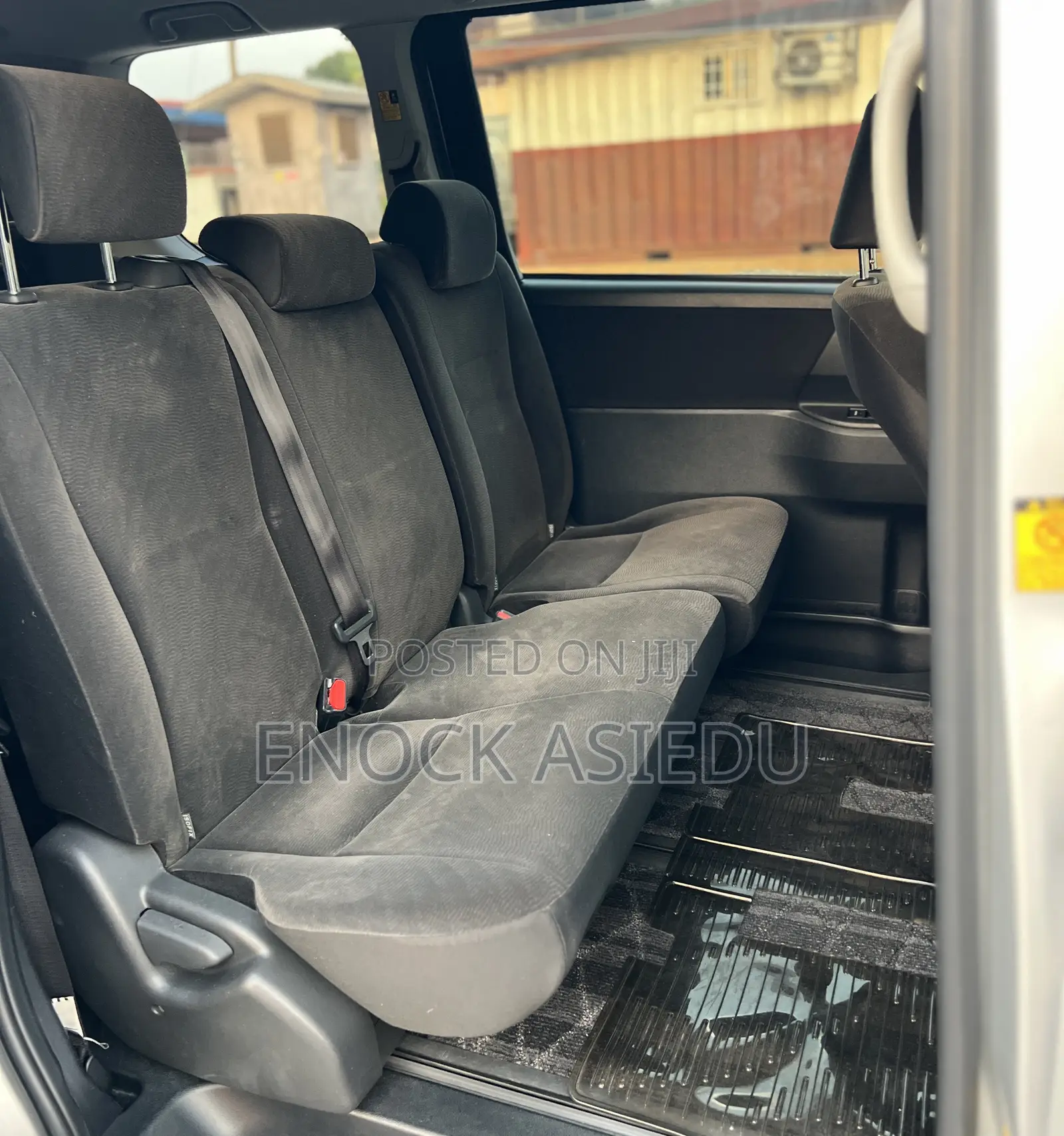 Toyota Voxy 2010 Silver