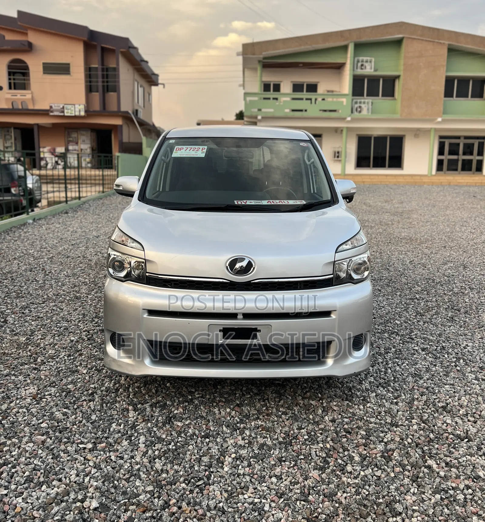 Toyota Voxy 2010 Silver