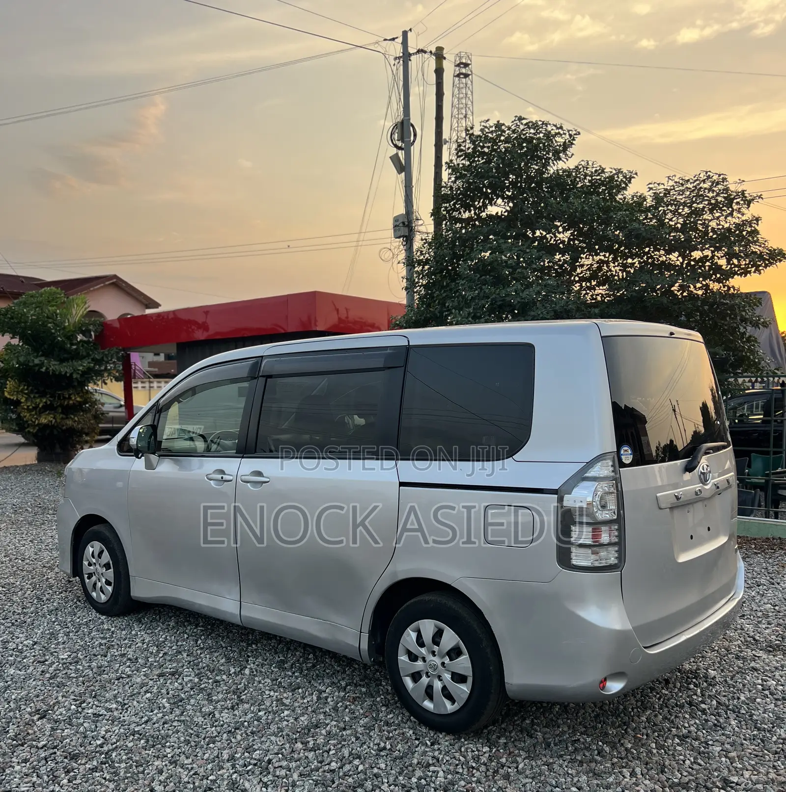 Toyota Voxy 2010 Silver