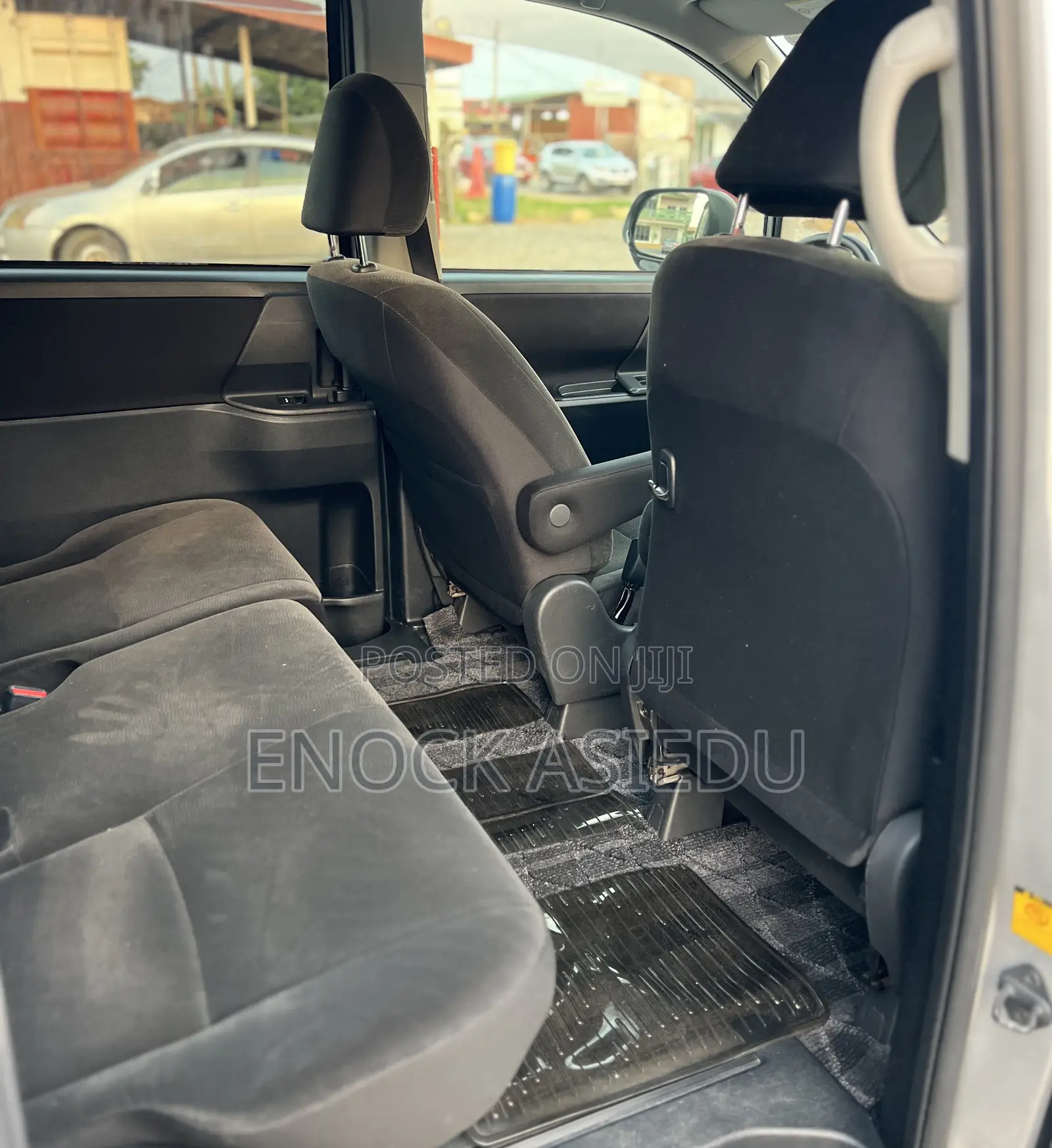 Toyota Voxy 2010 Silver