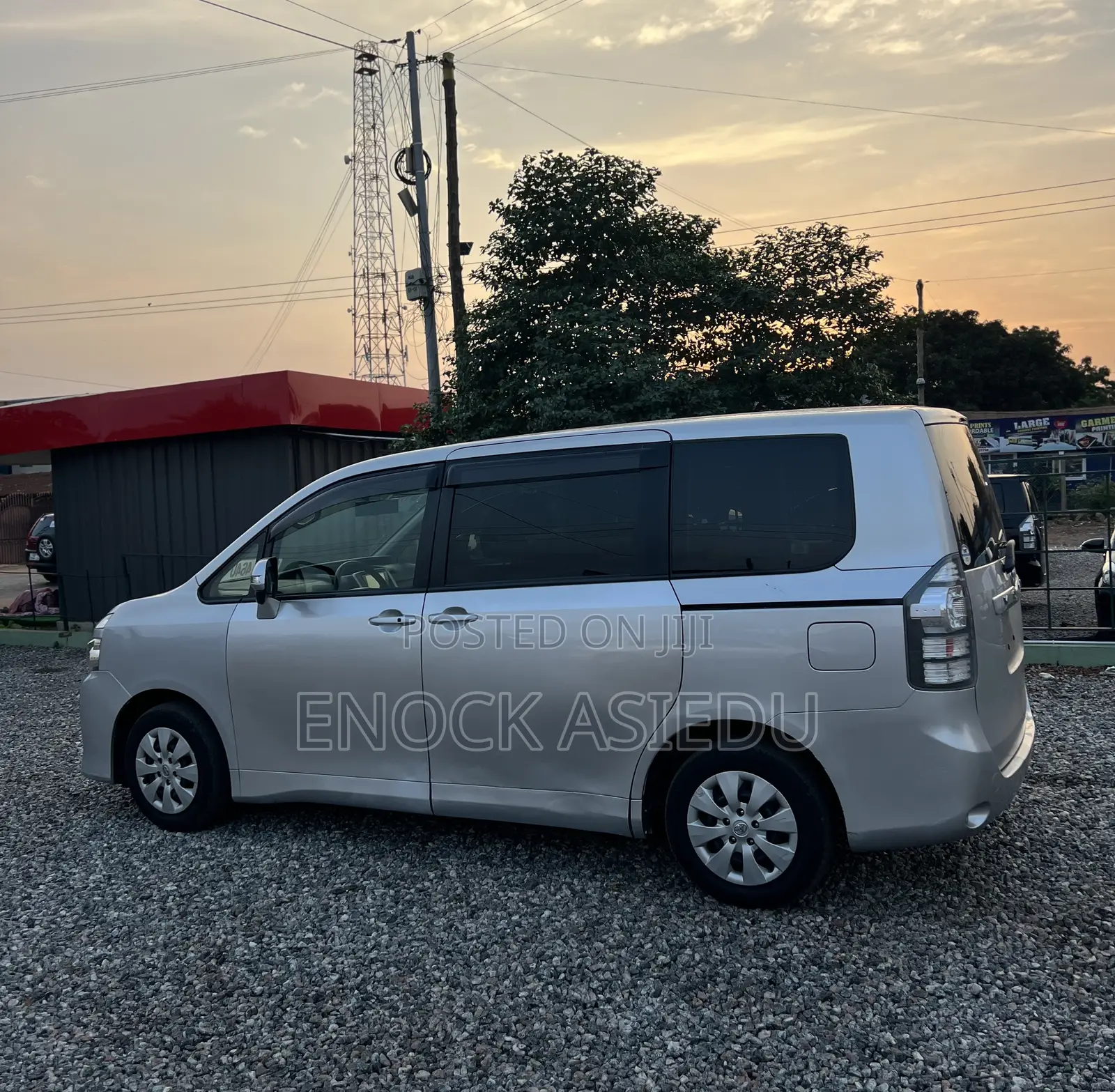 Toyota Voxy 2010 Silver