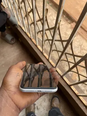 Apple iPhone 11 64 GB White
