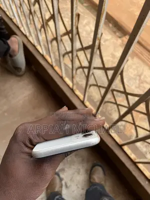 Apple iPhone 11 64 GB White