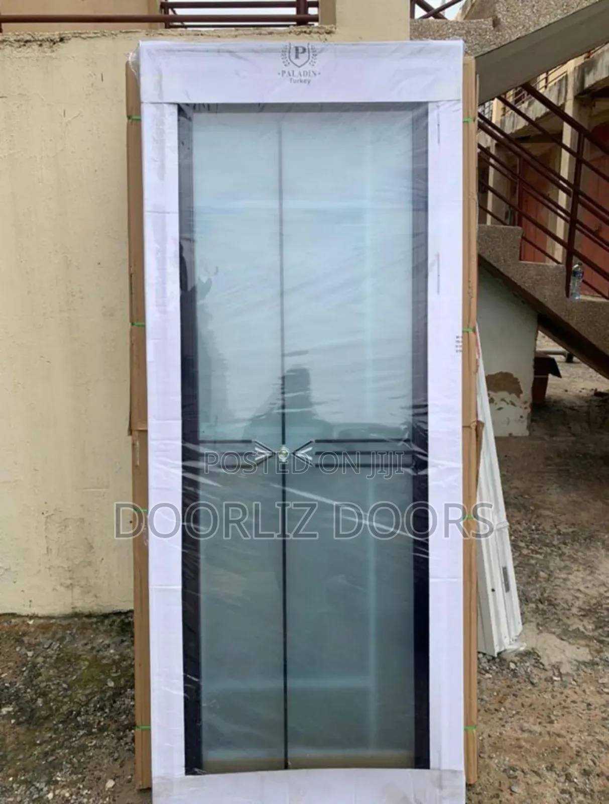 Black Glass Bathroom Door With Accessories