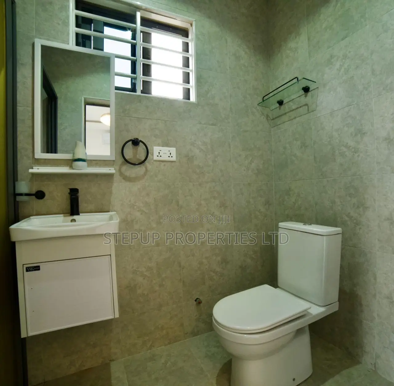 2bdrm House in Ashaley Botwe., School Junction for sale