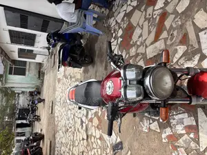 Honda CB 2005 Red