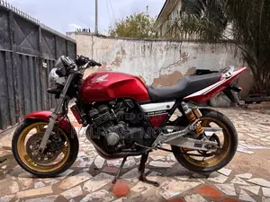 Honda CB 2005 Red